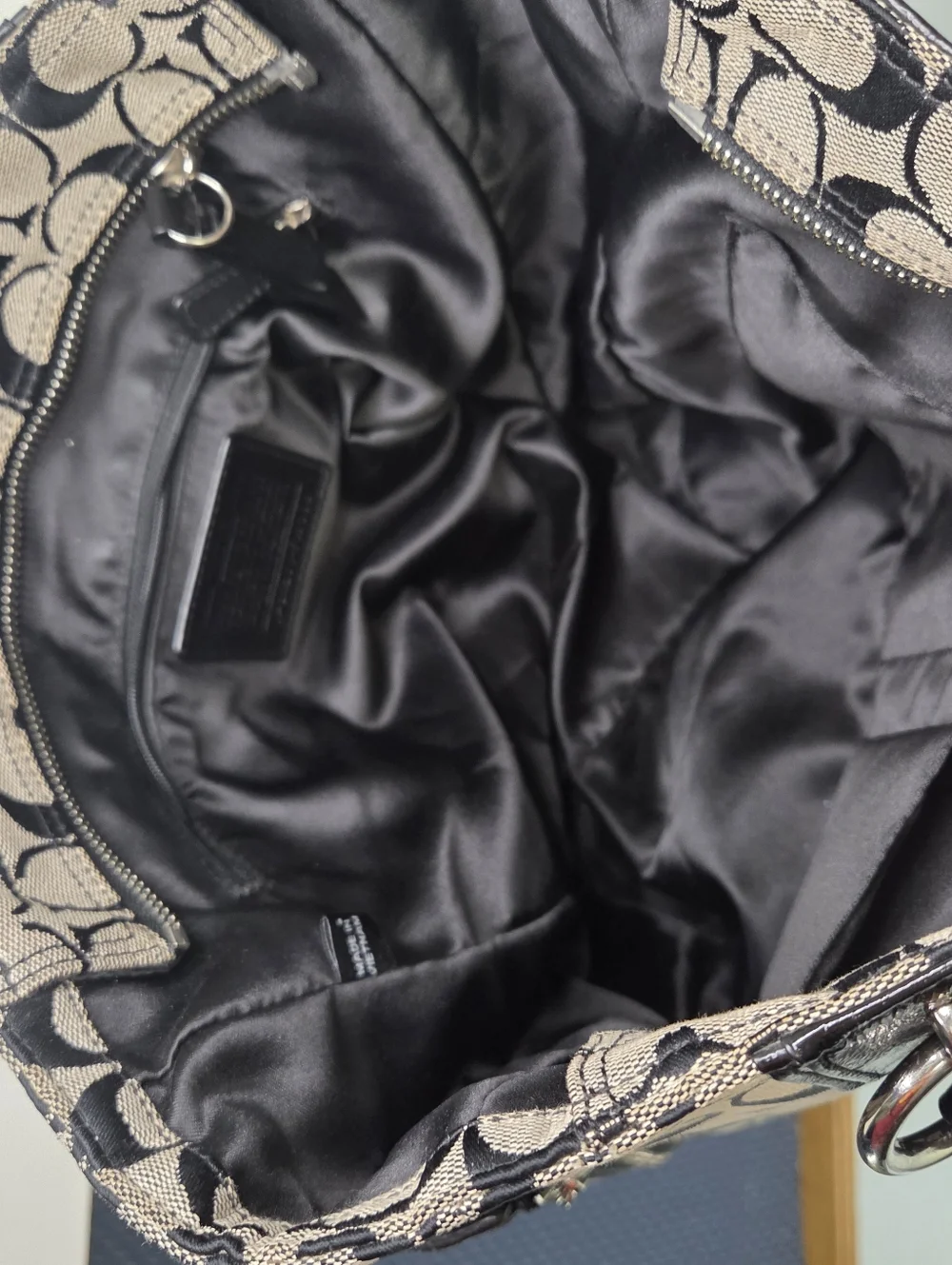 Coach F19388 Gallery Signature Zip Tote Black Black & Gray - Picture 10 of 15